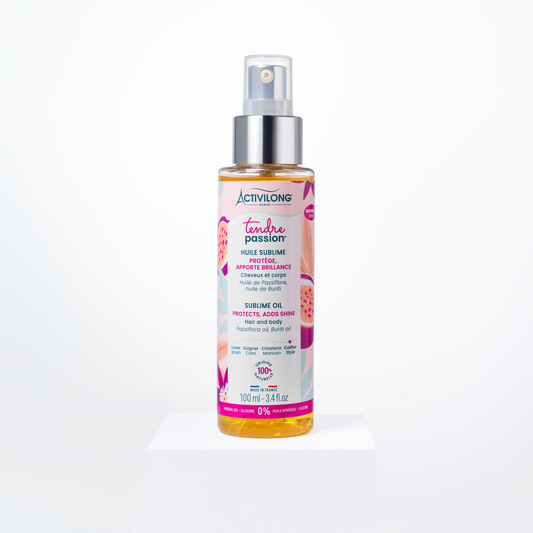 Packshot de l'huile sublime sur présentoir blanc